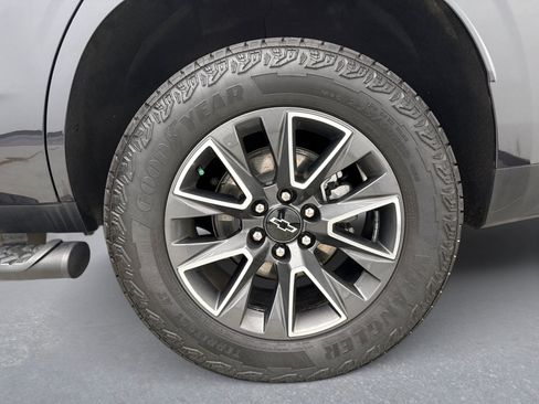 Used 2024 Chevrolet Tahoe Z71 w/ Luxury Package AWD/4WD image 29