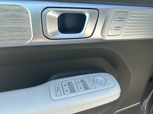 Used 2025 Hyundai Santa Fe Calligraphy FWD image 9