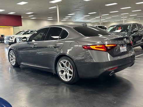 Used 2018 Alfa Romeo Giulia Ti w/ TI Leather Package RWD image 5