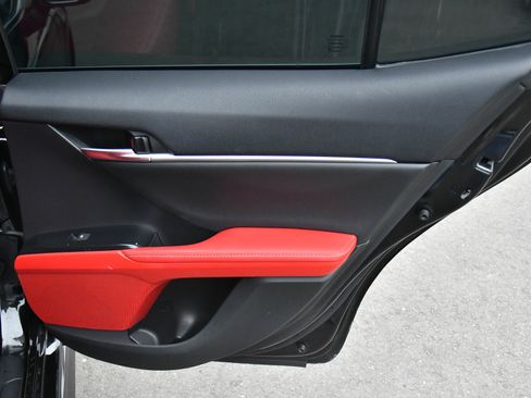 Used 2019 Toyota Camry XSE image 39