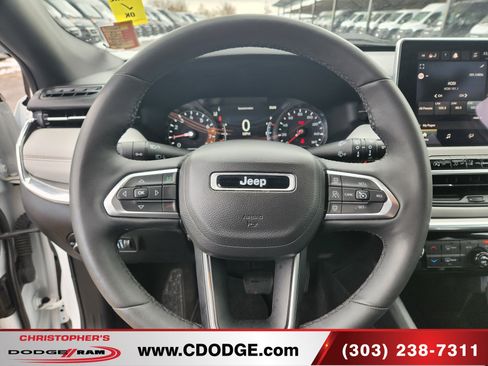 Used 2023 Jeep Compass Limited image 12