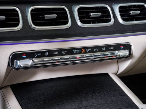 Used 2020 Mercedes-Benz GLE 350 4MATIC image 25