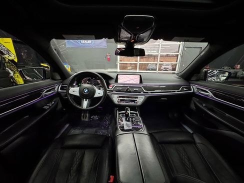 Used 2020 BMW 750i xDrive w/ M Sport Package AWD/4WD image 37
