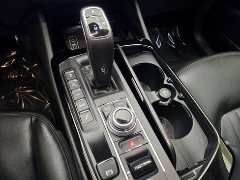 Certified 2022 Maserati Levante GT AWD/4WD image 41