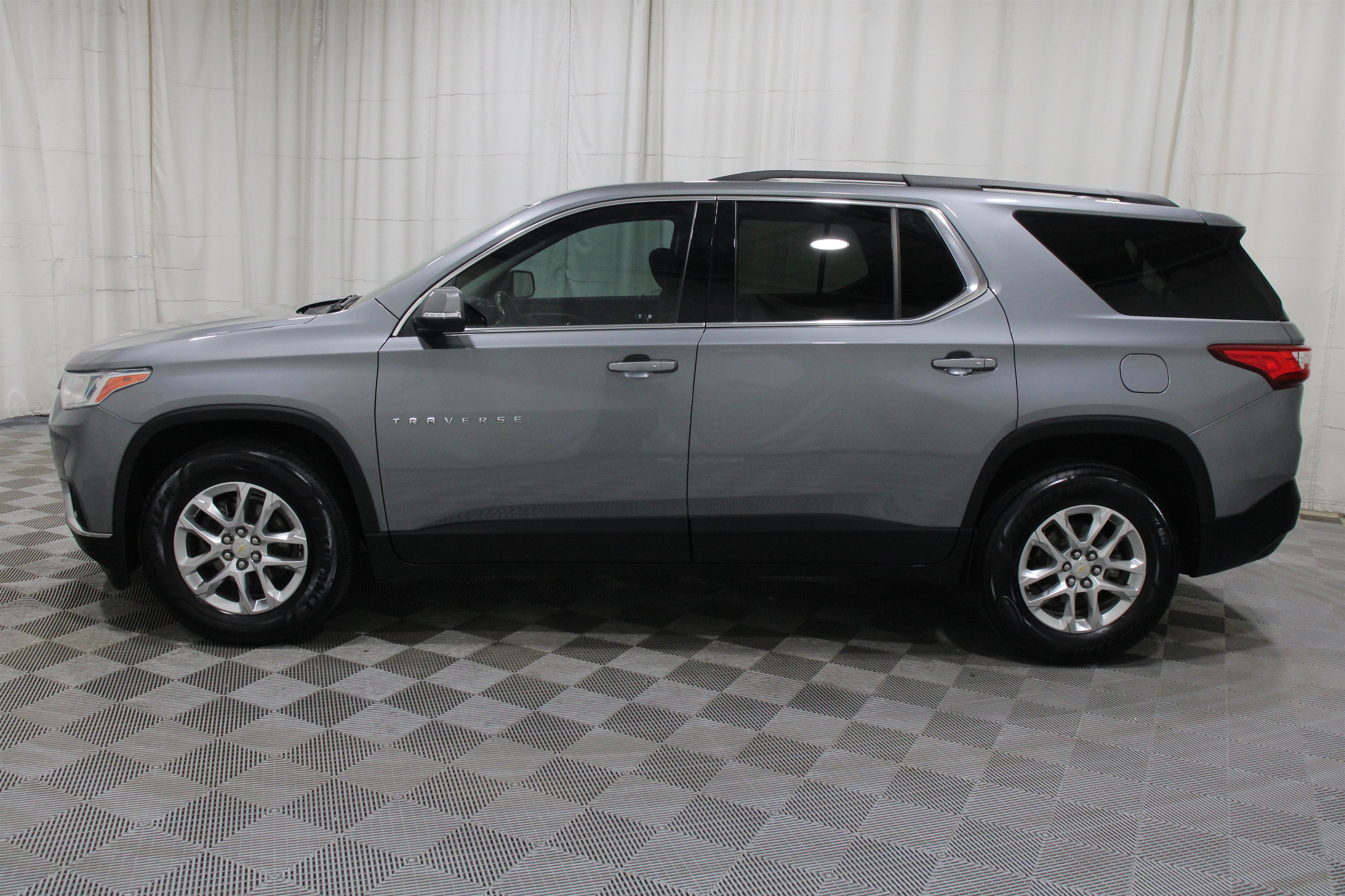Used 2021 Chevrolet Traverse LT FWD image 38