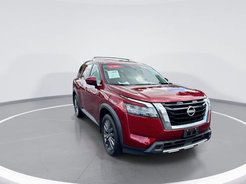 Used 2024 Nissan Pathfinder SL w/ SL Premium Package FWD image 2