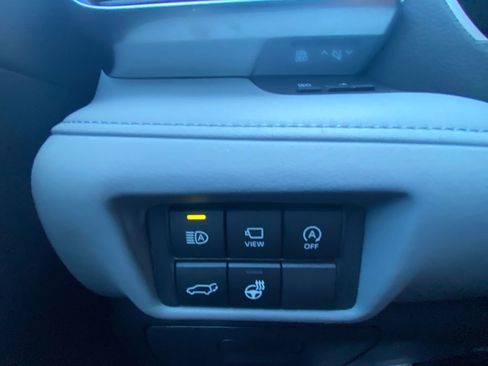 Used 2025 Toyota Highlander Limited AWD/4WD image 18