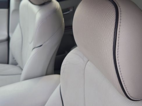 Used 2010 Toyota Venza Base image 15