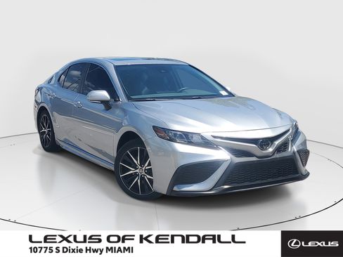 Used 2024 Toyota Camry SE w/ Convenience Package image 1