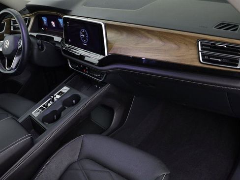 Used 2025 Volkswagen Atlas SE image 20