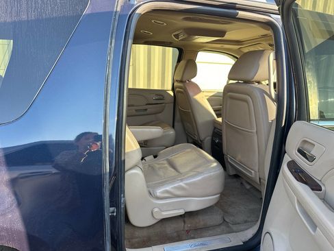 Used 2009 Cadillac Escalade ESV AWD image 9