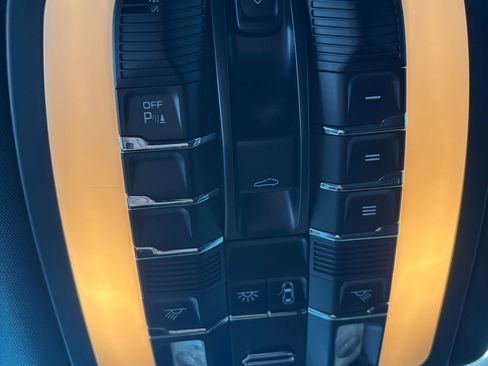 Used 2016 Porsche Macan S image 13