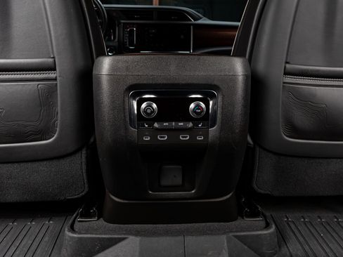 Used 2023 GMC Yukon Denali Ultimate image 31