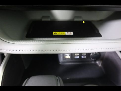 Used 2021 Toyota Highlander Platinum AWD/4WD image 26