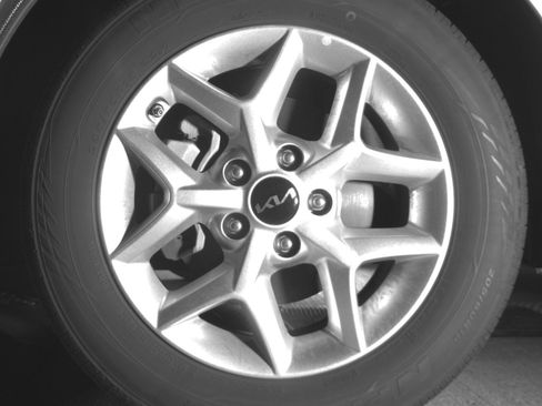 Used 2025 Kia Soul LX w/ LX Technology Package FWD image 17