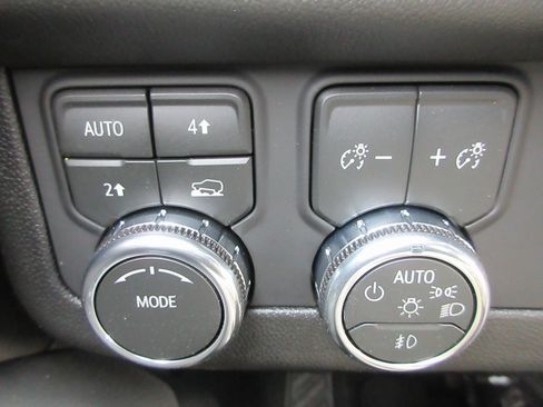 New 2026 GMC Yukon XL Denali w/ Sun & Power Step Package image 17