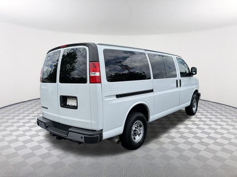 Used 2022 Chevrolet Express 2500 LT RWD image 5