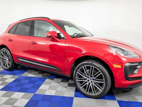 Used 2024 Porsche Macan w/ Premium Plus Package AWD/4WD image 1