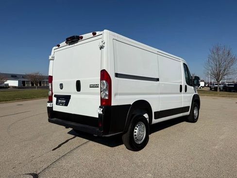 Used 2025 RAM ProMaster 2500 w/ Convenience Group image 16