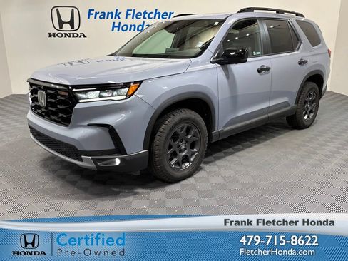 Used 2025 Honda Pilot TrailSport image 1