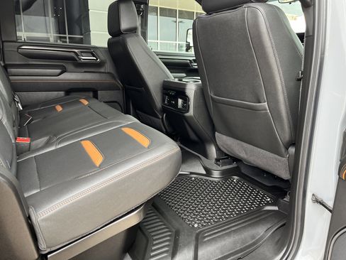 Used 2025 GMC Sierra 2500 AT4 w/ AT4 Premium Plus Package image 15