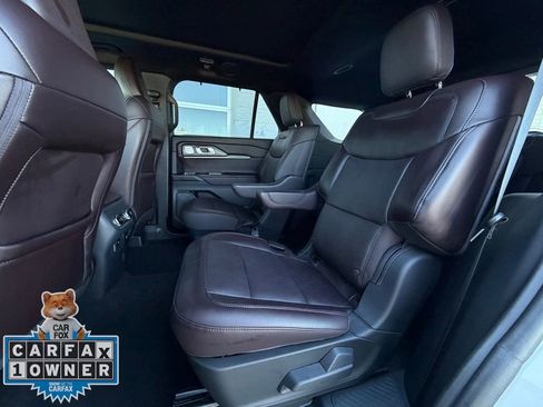 Used 2025 Ford Explorer Platinum image 24