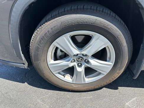 Used 2020 Toyota Highlander L AWD/4WD image 8