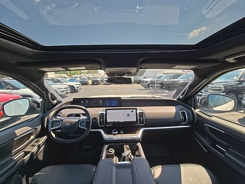 Used 2025 Ford Expedition Platinum w/ Stealth Appearance Package AWD/4WD image 2
