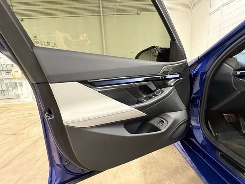 Used 2025 BMW M5 w/ Executive Package image 36