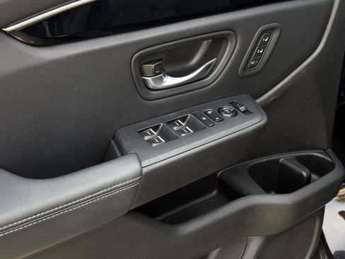 Used 2025 Honda Pilot EX-L image 9