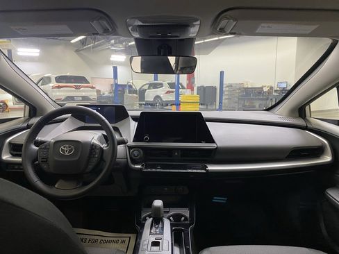 Used 2025 Toyota Prius LE image 25