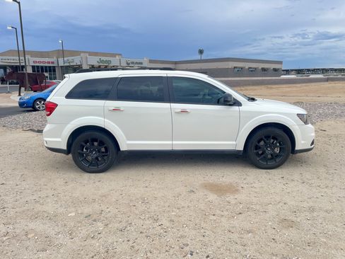 Used 2019 Dodge Journey SE w/ Premium Group FWD image 6