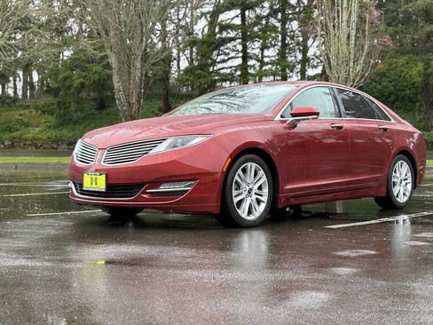 Used 2014 Lincoln MKZ image 1
