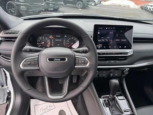 New 2026 Jeep Compass Latitude image 2