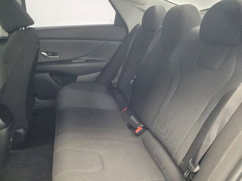 Used 2025 Hyundai Elantra SE image 18