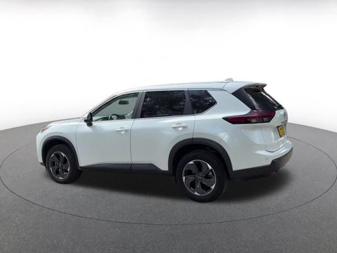 Used 2025 Nissan Rogue SV AWD/4WD image 10