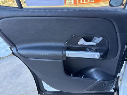 Certified 2021 Mercedes-Benz GLB 250 4MATIC image 18