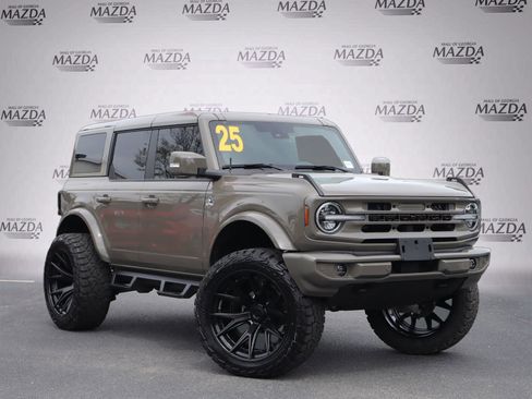 Used 2025 Ford Bronco Outer Banks image 2