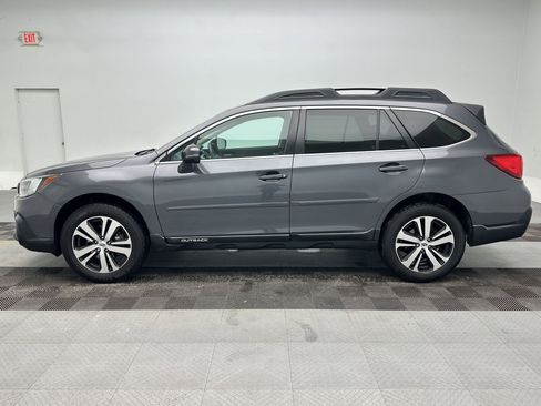 Used 2018 Subaru Outback 2.5i Limited image 2