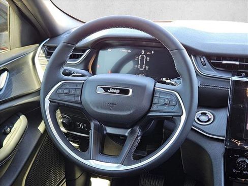 New 2025 Jeep Grand Cherokee L Altitude image 11