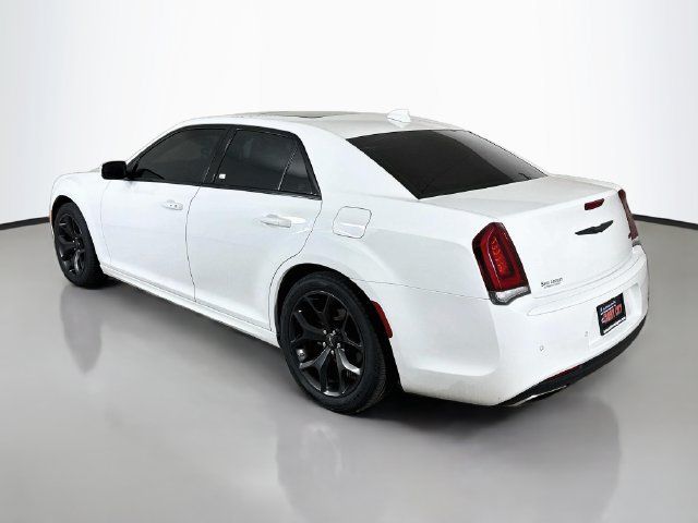 Used 2022 Chrysler 300 Touring L w/ Popular Equipment Group RWD image 5