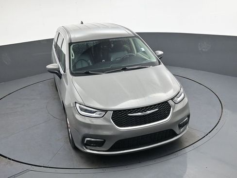 Used 2023 Chrysler Pacifica Touring-L image 24