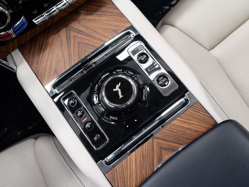 Certified 2020 Rolls-Royce Cullinan image 40