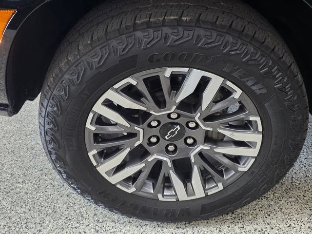 Used 2025 Chevrolet Tahoe Z71 w/ Z71 Off-Road Package AWD/4WD image 24