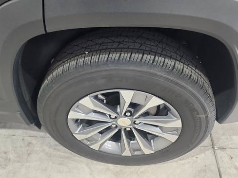 Used 2025 Chevrolet Equinox LT FWD image 13