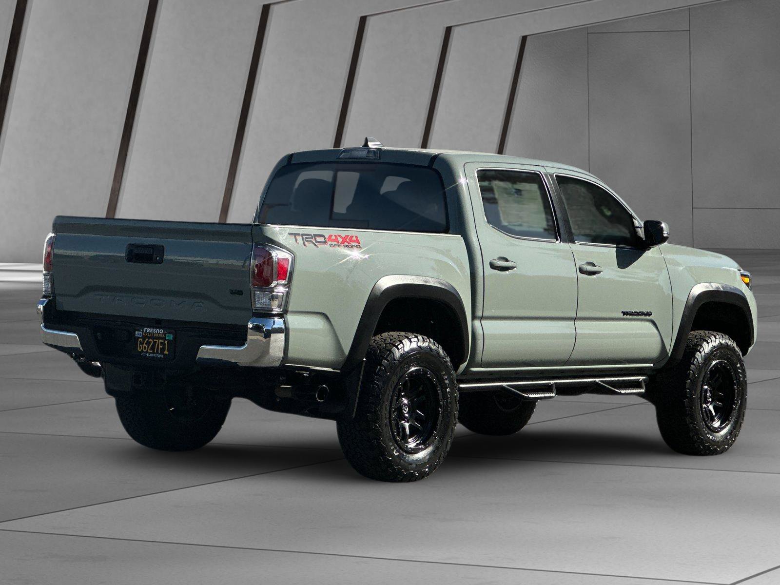 Used 2023 Toyota Tacoma TRD Off-Road AWD/4WD image 4