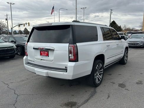 Used 2020 GMC Yukon XL Denali w/ Denali Premium Package image 11