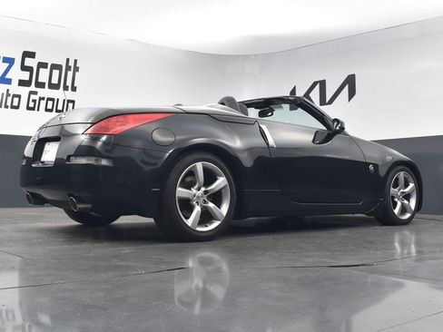 Used 2007 Nissan 350Z Touring RWD image 21