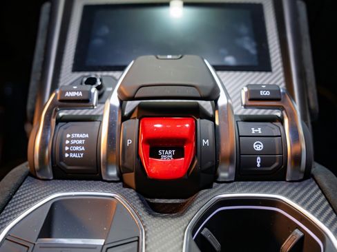 Used 2024 Lamborghini Urus Performante image 34