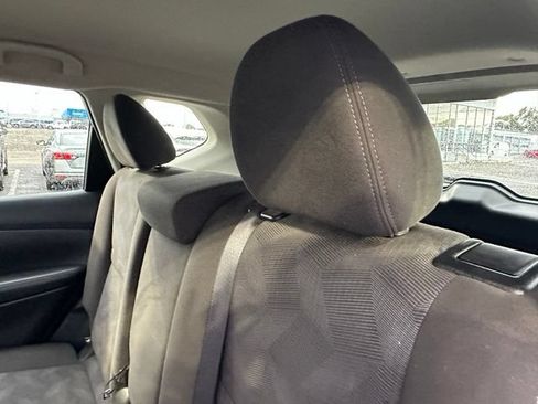 Used 2015 Nissan Rogue S FWD image 29